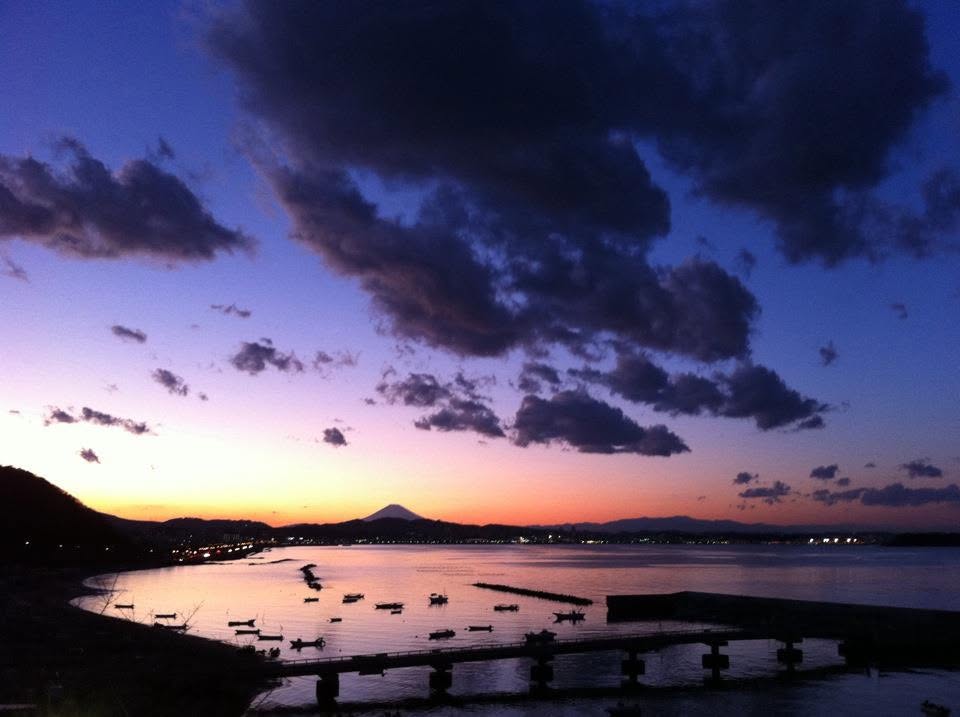 夕暮れの空と海