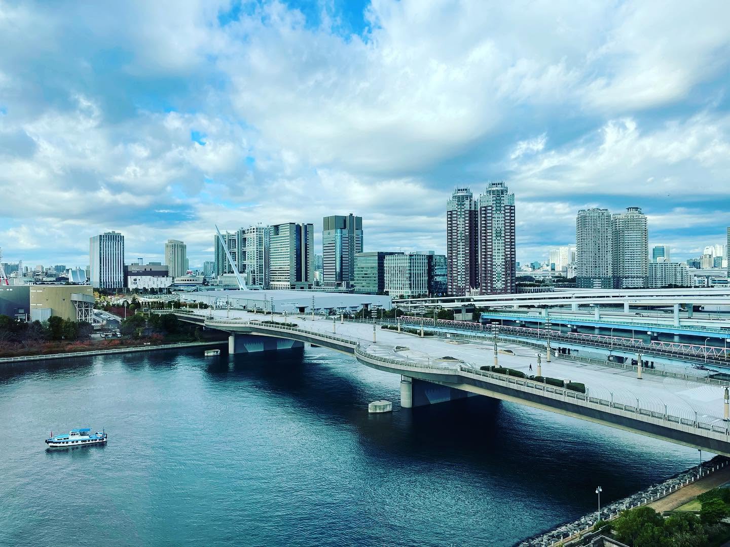 川沿いの街並み