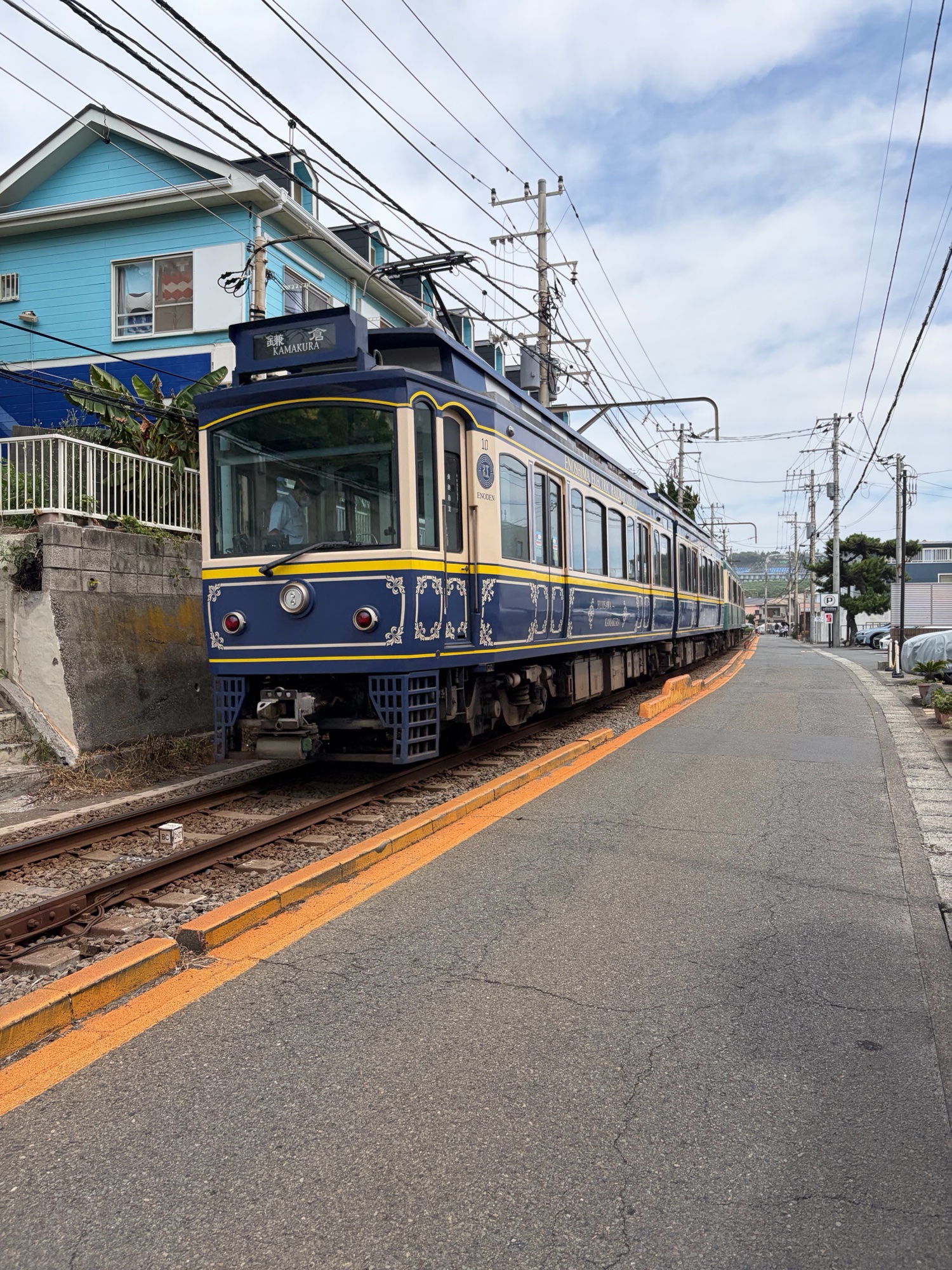 駅のホームと電車